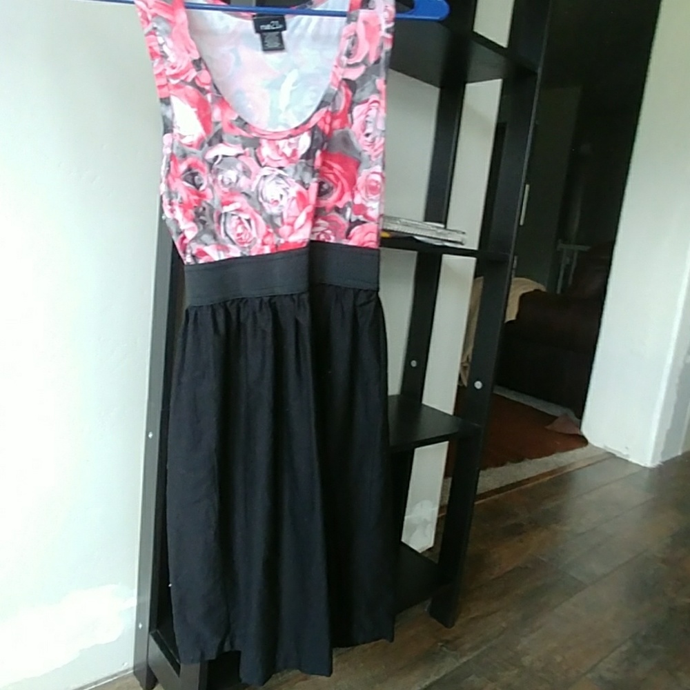 Soft floral dress perfect for the summer.